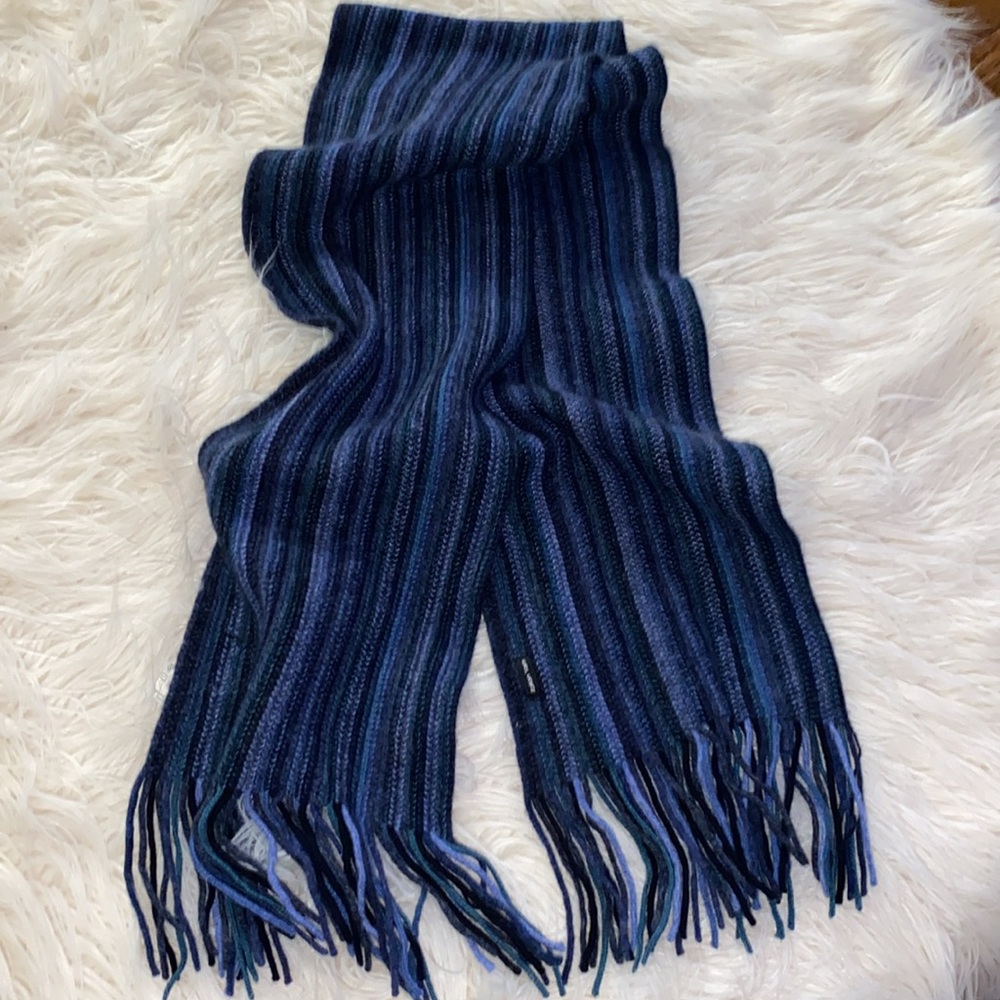 J. Knitted scarf